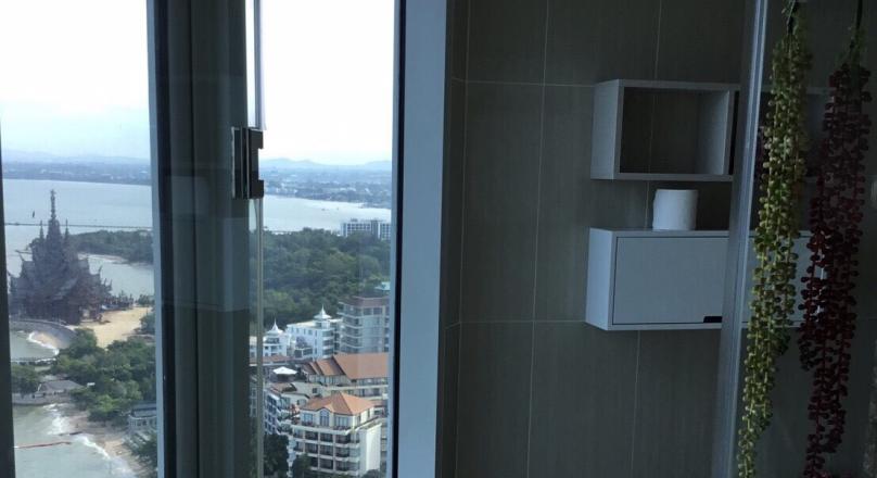 Palm Wongamat Luxury Apartment Pattaya Thailand